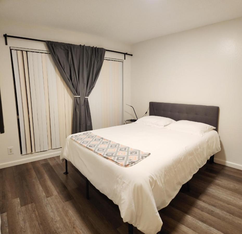Centrally Located, 4X Queen, 300 Mbps Internet With Backyard! Хемет Экстерьер фото