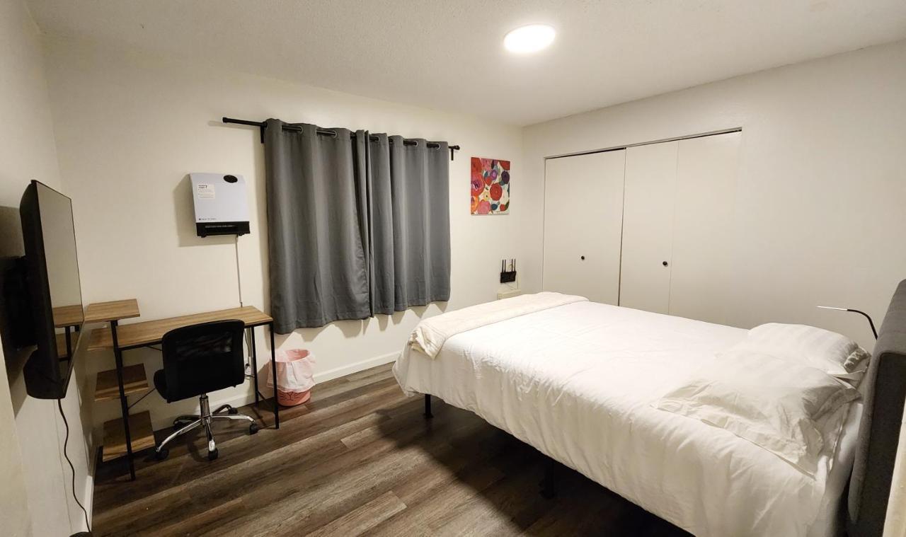 Centrally Located, 4X Queen, 300 Mbps Internet With Backyard! Хемет Экстерьер фото